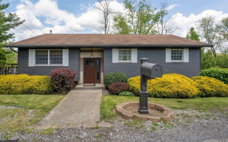 813 Cottonwood Street, Morgantown, West Virginia 26505, 3 Bedrooms Bedrooms, 6 Rooms Rooms,3 BathroomsBathrooms,Single Family Detached,For Sale,Cottonwood,10164500