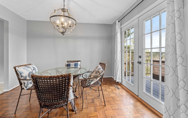 813 Cottonwood Street, Morgantown, West Virginia 26505, 3 Bedrooms Bedrooms, 6 Rooms Rooms,3 BathroomsBathrooms,Single Family Detached,For Sale,Cottonwood,10164500