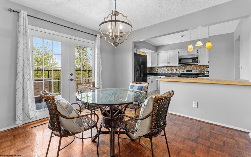 813 Cottonwood Street, Morgantown, West Virginia 26505, 3 Bedrooms Bedrooms, 6 Rooms Rooms,3 BathroomsBathrooms,Single Family Detached,For Sale,Cottonwood,10164500