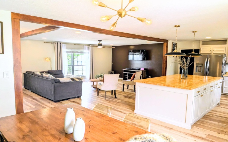286 Eastgate Drive, Morgantown, West Virginia 26508-5939, 3 Bedrooms Bedrooms, 8 Rooms Rooms,2 BathroomsBathrooms,Single Family Detached,For Sale,Eastgate,10164522