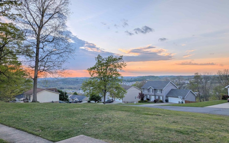286 Eastgate Drive, Morgantown, West Virginia 26508-5939, 3 Bedrooms Bedrooms, 8 Rooms Rooms,2 BathroomsBathrooms,Single Family Detached,For Sale,Eastgate,10164522
