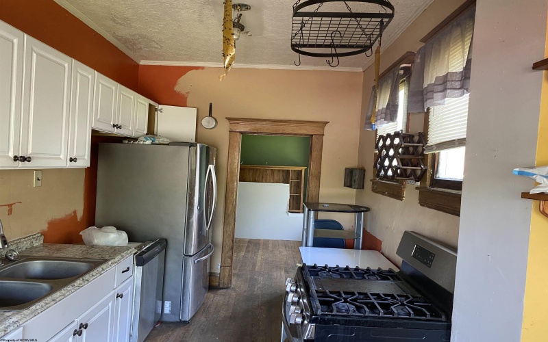 136 Milford Street, Clarksburg, West Virginia 26301, 4 Bedrooms Bedrooms, 7 Rooms Rooms,1 BathroomBathrooms,Single Family Detached,For Sale,Milford,10164499