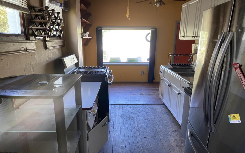 136 Milford Street, Clarksburg, West Virginia 26301, 4 Bedrooms Bedrooms, 7 Rooms Rooms,1 BathroomBathrooms,Single Family Detached,For Sale,Milford,10164499