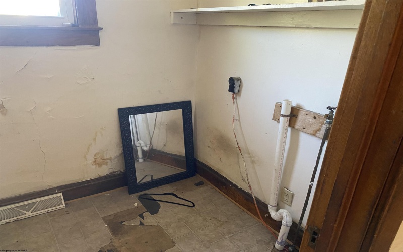 136 Milford Street, Clarksburg, West Virginia 26301, 4 Bedrooms Bedrooms, 7 Rooms Rooms,1 BathroomBathrooms,Single Family Detached,For Sale,Milford,10164499