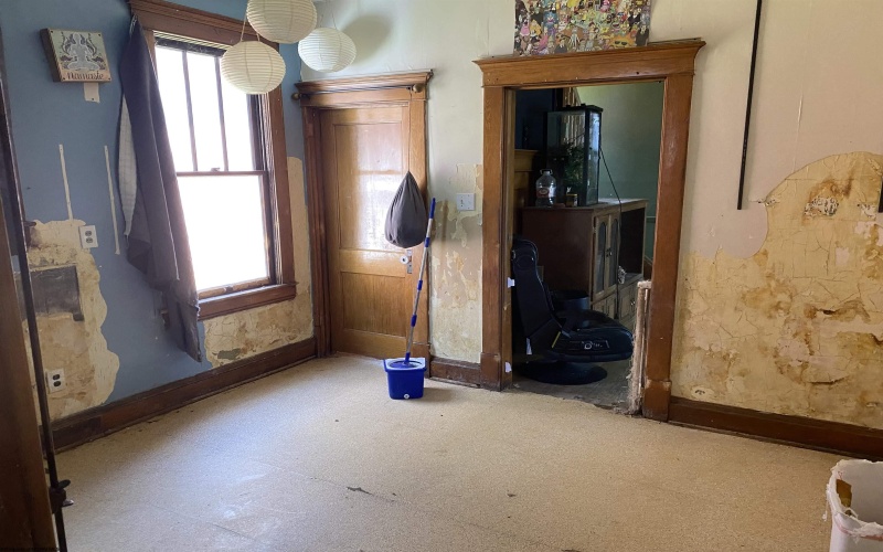 136 Milford Street, Clarksburg, West Virginia 26301, 4 Bedrooms Bedrooms, 7 Rooms Rooms,1 BathroomBathrooms,Single Family Detached,For Sale,Milford,10164499