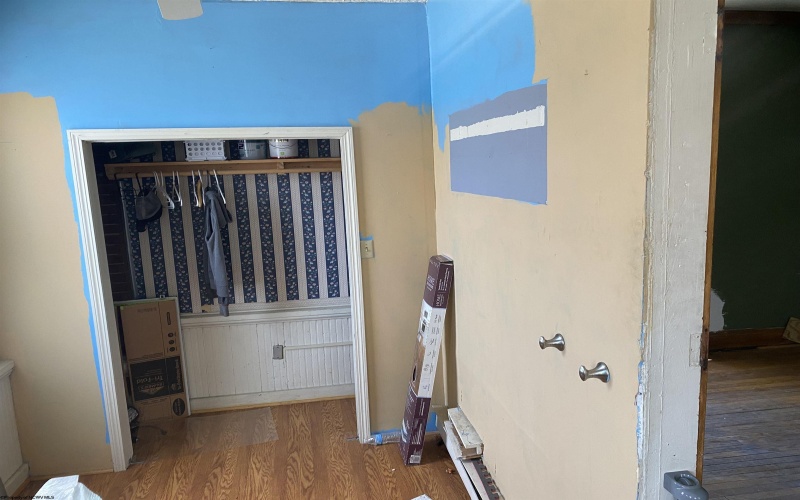 136 Milford Street, Clarksburg, West Virginia 26301, 4 Bedrooms Bedrooms, 7 Rooms Rooms,1 BathroomBathrooms,Single Family Detached,For Sale,Milford,10164499