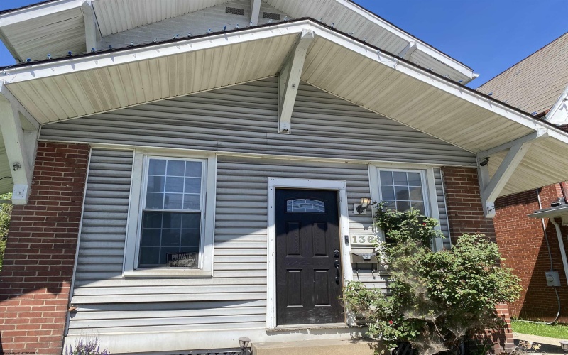 136 Milford Street, Clarksburg, West Virginia 26301, 4 Bedrooms Bedrooms, 7 Rooms Rooms,1 BathroomBathrooms,Single Family Detached,For Sale,Milford,10164499