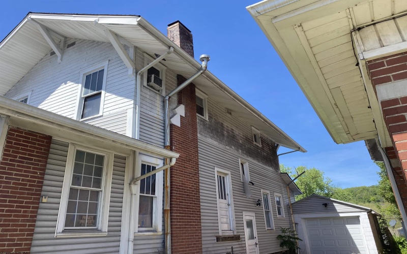 136 Milford Street, Clarksburg, West Virginia 26301, 4 Bedrooms Bedrooms, 7 Rooms Rooms,1 BathroomBathrooms,Single Family Detached,For Sale,Milford,10164499