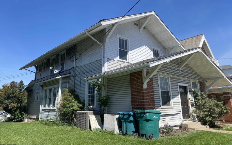 136 Milford Street, Clarksburg, West Virginia 26301, 4 Bedrooms Bedrooms, 7 Rooms Rooms,1 BathroomBathrooms,Single Family Detached,For Sale,Milford,10164499