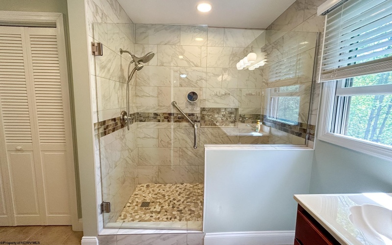12 Oak Ridge Drive, Morgantown, West Virginia 26508, 3 Bedrooms Bedrooms, 5 Rooms Rooms,3 BathroomsBathrooms,Single Family Attached,For Sale,Oak Ridge,10164523