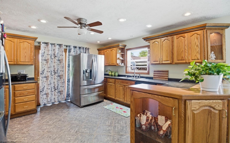 1700 Pleasant Valley Road, Fairmont, West Virginia 26554, 5 Bedrooms Bedrooms, 14 Rooms Rooms,4 BathroomsBathrooms,Single Family Detached,For Sale,Pleasant Valley,10164507