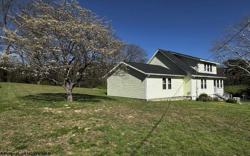 172 Firehouse Road, Fairmont, West Virginia 26554-0000, 3 Bedrooms Bedrooms, 7 Rooms Rooms,2 BathroomsBathrooms,Single Family Detached,For Sale,Firehouse,10164521