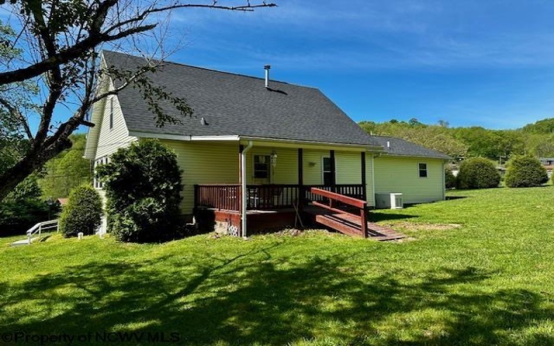 172 Firehouse Road, Fairmont, West Virginia 26554-0000, 3 Bedrooms Bedrooms, 7 Rooms Rooms,2 BathroomsBathrooms,Single Family Detached,For Sale,Firehouse,10164521