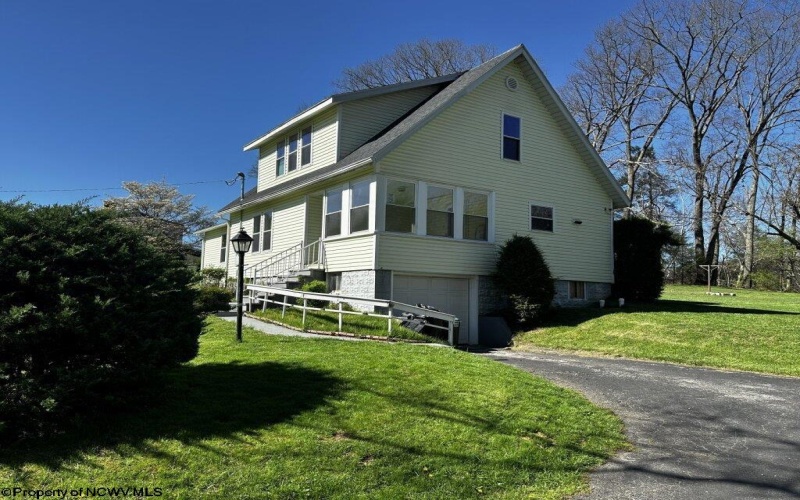 172 Firehouse Road, Fairmont, West Virginia 26554-0000, 3 Bedrooms Bedrooms, 7 Rooms Rooms,2 BathroomsBathrooms,Single Family Detached,For Sale,Firehouse,10164521