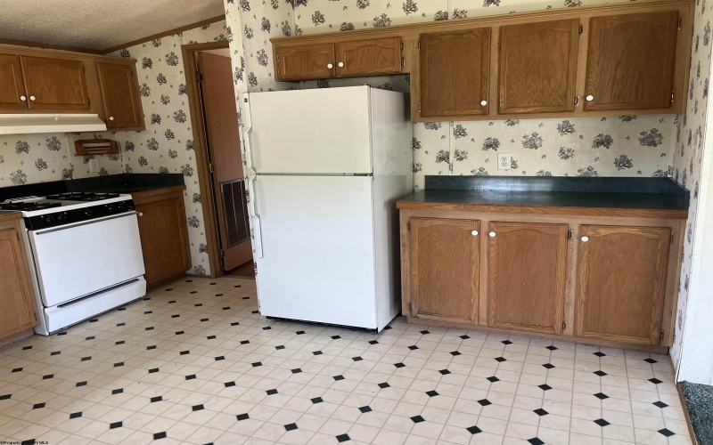 102 Brookview Drive, Weston, West Virginia 26452, 2 Bedrooms Bedrooms, 6 Rooms Rooms,2 BathroomsBathrooms,Single Family Detached,For Sale,Brookview,10164509