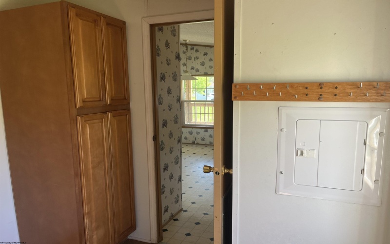 102 Brookview Drive, Weston, West Virginia 26452, 2 Bedrooms Bedrooms, 6 Rooms Rooms,2 BathroomsBathrooms,Single Family Detached,For Sale,Brookview,10164509