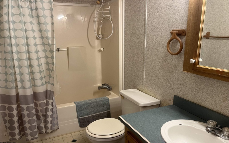 102 Brookview Drive, Weston, West Virginia 26452, 2 Bedrooms Bedrooms, 6 Rooms Rooms,2 BathroomsBathrooms,Single Family Detached,For Sale,Brookview,10164509