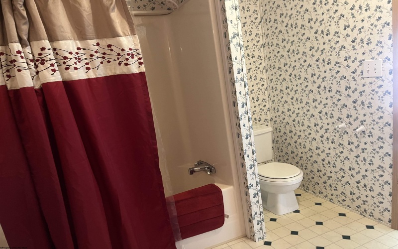 102 Brookview Drive, Weston, West Virginia 26452, 2 Bedrooms Bedrooms, 6 Rooms Rooms,2 BathroomsBathrooms,Single Family Detached,For Sale,Brookview,10164509