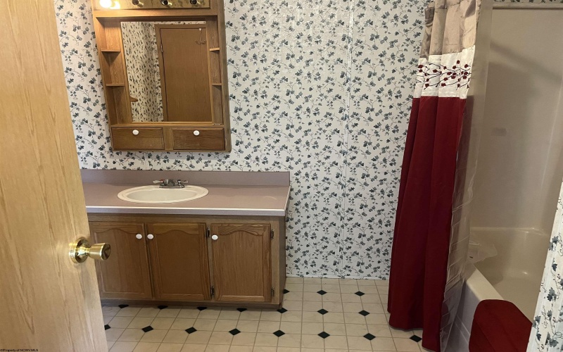 102 Brookview Drive, Weston, West Virginia 26452, 2 Bedrooms Bedrooms, 6 Rooms Rooms,2 BathroomsBathrooms,Single Family Detached,For Sale,Brookview,10164509