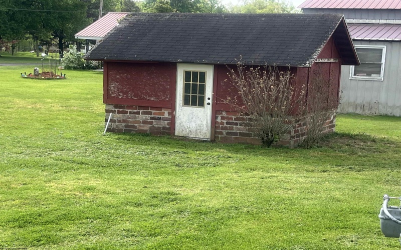 102 Brookview Drive, Weston, West Virginia 26452, 2 Bedrooms Bedrooms, 6 Rooms Rooms,2 BathroomsBathrooms,Single Family Detached,For Sale,Brookview,10164509