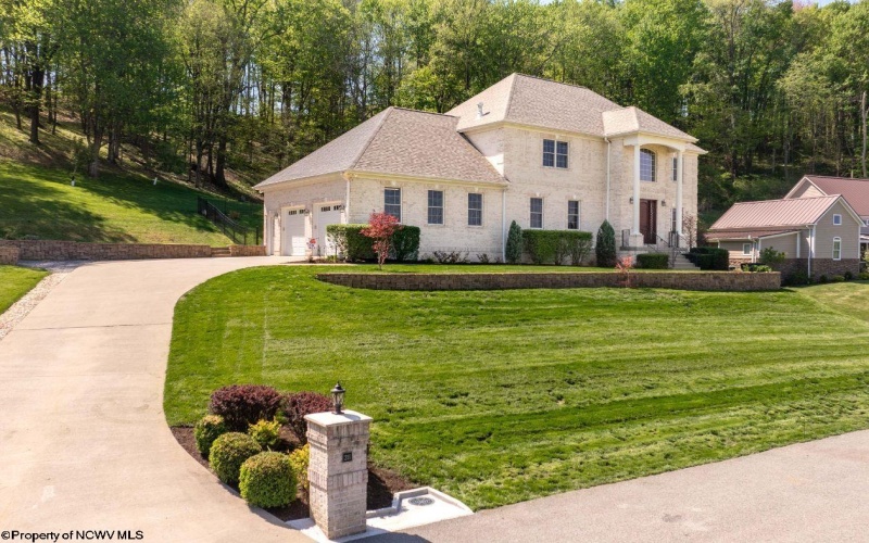 211 Meredith Street, Morgantown, West Virginia 26508, 4 Bedrooms Bedrooms, 9 Rooms Rooms,4 BathroomsBathrooms,Single Family Detached,For Sale,Meredith,10164517