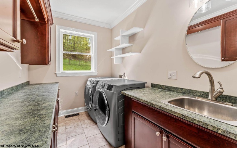 211 Meredith Street, Morgantown, West Virginia 26508, 4 Bedrooms Bedrooms, 9 Rooms Rooms,4 BathroomsBathrooms,Single Family Detached,For Sale,Meredith,10164517