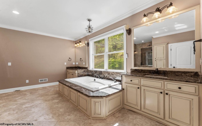 211 Meredith Street, Morgantown, West Virginia 26508, 4 Bedrooms Bedrooms, 9 Rooms Rooms,4 BathroomsBathrooms,Single Family Detached,For Sale,Meredith,10164517