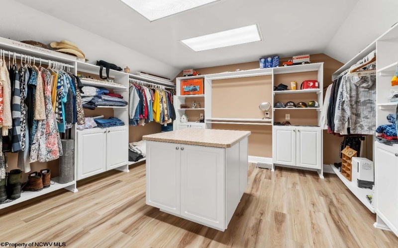 211 Meredith Street, Morgantown, West Virginia 26508, 4 Bedrooms Bedrooms, 9 Rooms Rooms,4 BathroomsBathrooms,Single Family Detached,For Sale,Meredith,10164517