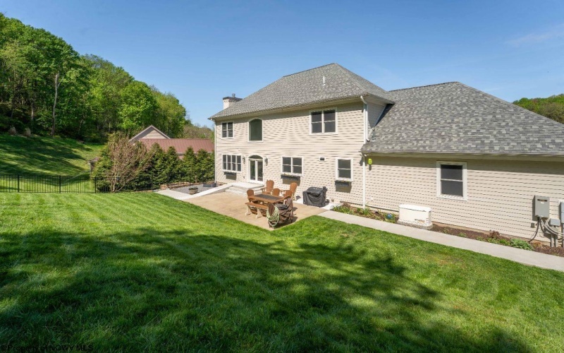 211 Meredith Street, Morgantown, West Virginia 26508, 4 Bedrooms Bedrooms, 9 Rooms Rooms,4 BathroomsBathrooms,Single Family Detached,For Sale,Meredith,10164517