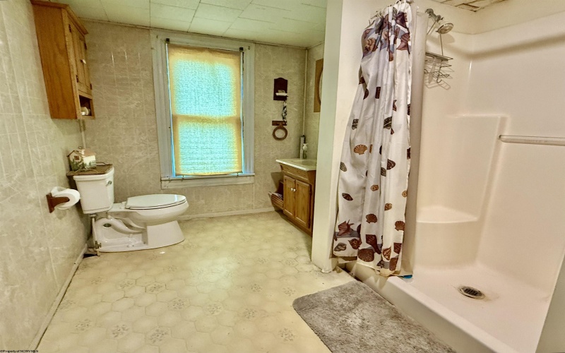 101 Madison Street, Fairview, West Virginia 26570, 4 Bedrooms Bedrooms, 8 Rooms Rooms,2 BathroomsBathrooms,Single Family Detached,For Sale,Madison,10164513