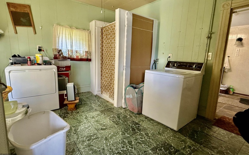 101 Madison Street, Fairview, West Virginia 26570, 4 Bedrooms Bedrooms, 8 Rooms Rooms,2 BathroomsBathrooms,Single Family Detached,For Sale,Madison,10164513