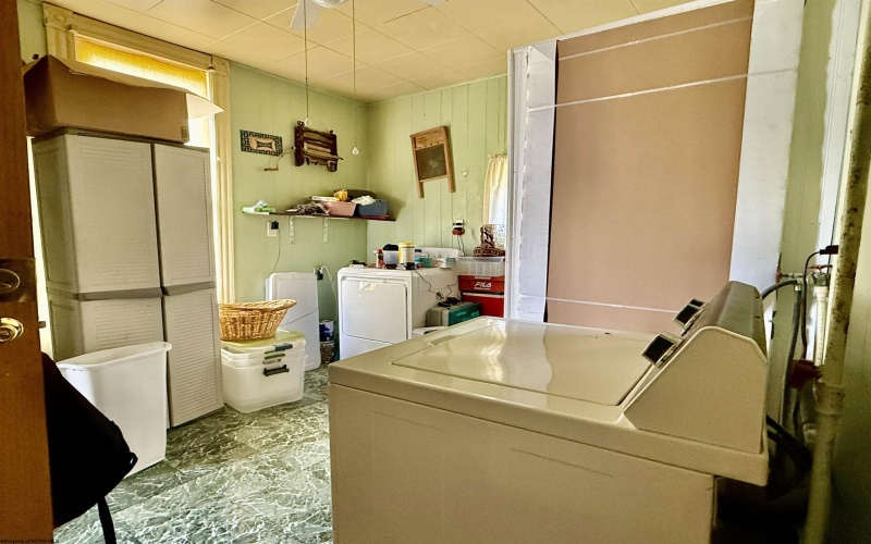 101 Madison Street, Fairview, West Virginia 26570, 4 Bedrooms Bedrooms, 8 Rooms Rooms,2 BathroomsBathrooms,Single Family Detached,For Sale,Madison,10164513