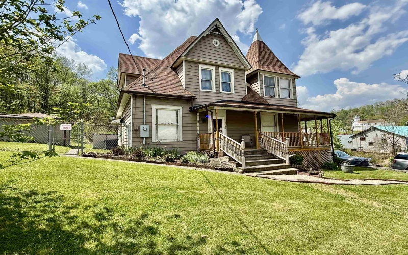 101 Madison Street, Fairview, West Virginia 26570, 4 Bedrooms Bedrooms, 8 Rooms Rooms,2 BathroomsBathrooms,Single Family Detached,For Sale,Madison,10164513