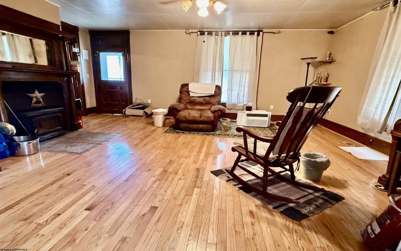 101 Madison Street, Fairview, West Virginia 26570, 4 Bedrooms Bedrooms, 8 Rooms Rooms,2 BathroomsBathrooms,Single Family Detached,For Sale,Madison,10164513