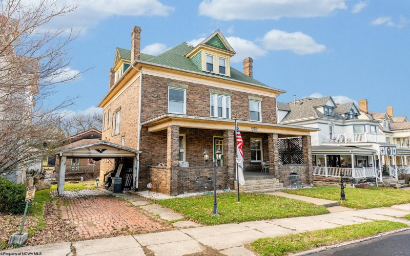 709 Benoni Avenue, Fairmont, West Virginia 26554, 5 Bedrooms Bedrooms, 10 Rooms Rooms,4 BathroomsBathrooms,Single Family Detached,For Sale,Benoni,10164494