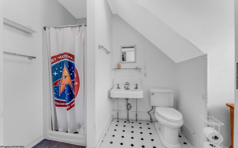 709 Benoni Avenue, Fairmont, West Virginia 26554, 5 Bedrooms Bedrooms, 10 Rooms Rooms,4 BathroomsBathrooms,Single Family Detached,For Sale,Benoni,10164494