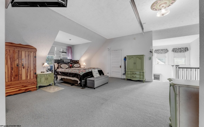 709 Benoni Avenue, Fairmont, West Virginia 26554, 5 Bedrooms Bedrooms, 10 Rooms Rooms,4 BathroomsBathrooms,Single Family Detached,For Sale,Benoni,10164494