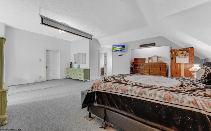 709 Benoni Avenue, Fairmont, West Virginia 26554, 5 Bedrooms Bedrooms, 10 Rooms Rooms,4 BathroomsBathrooms,Single Family Detached,For Sale,Benoni,10164494