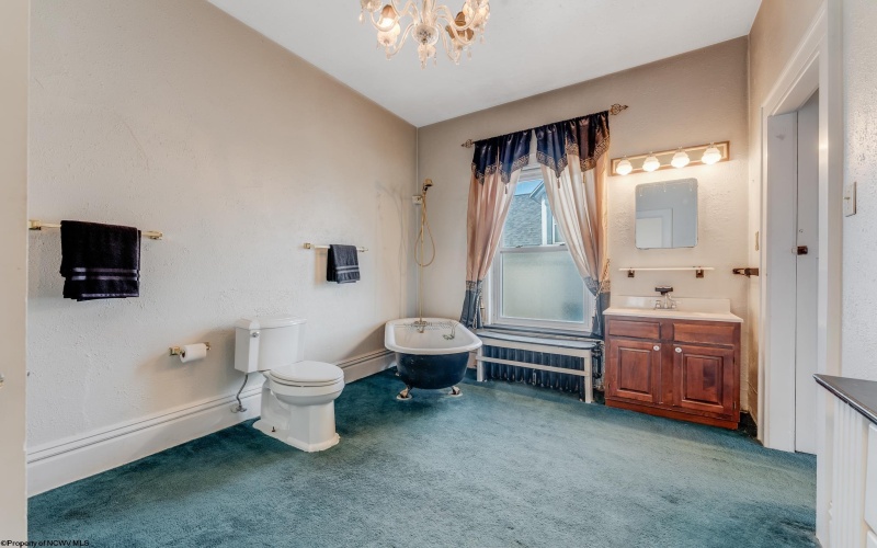 709 Benoni Avenue, Fairmont, West Virginia 26554, 5 Bedrooms Bedrooms, 10 Rooms Rooms,4 BathroomsBathrooms,Single Family Detached,For Sale,Benoni,10164494