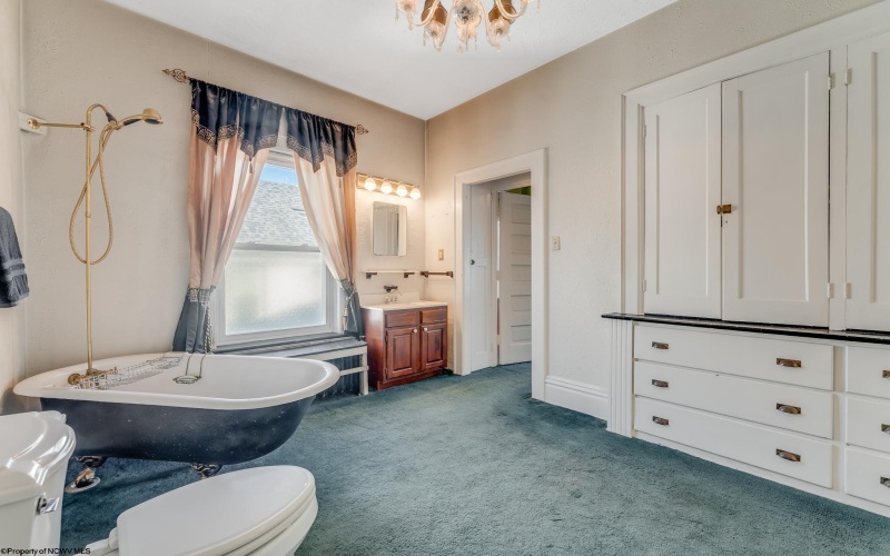 709 Benoni Avenue, Fairmont, West Virginia 26554, 5 Bedrooms Bedrooms, 10 Rooms Rooms,4 BathroomsBathrooms,Single Family Detached,For Sale,Benoni,10164494