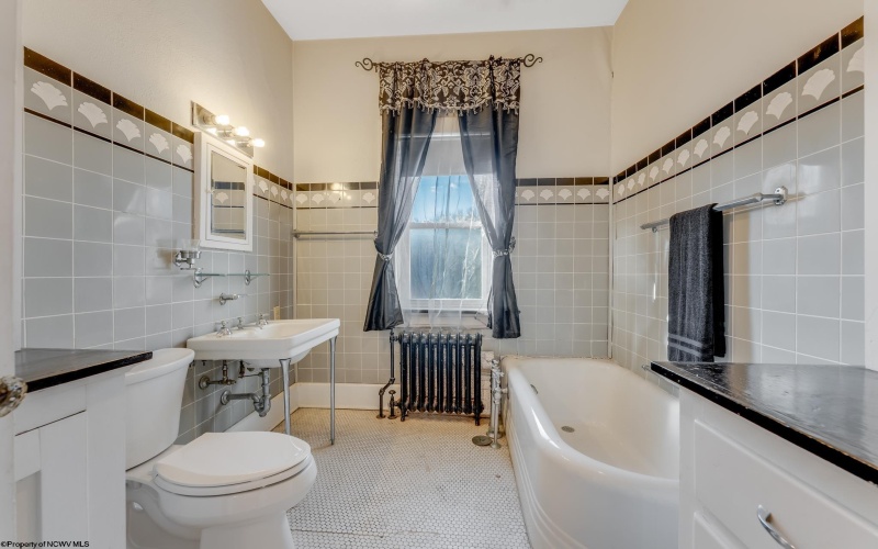 709 Benoni Avenue, Fairmont, West Virginia 26554, 5 Bedrooms Bedrooms, 10 Rooms Rooms,4 BathroomsBathrooms,Single Family Detached,For Sale,Benoni,10164494