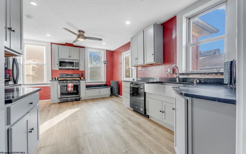 709 Benoni Avenue, Fairmont, West Virginia 26554, 5 Bedrooms Bedrooms, 10 Rooms Rooms,4 BathroomsBathrooms,Single Family Detached,For Sale,Benoni,10164494