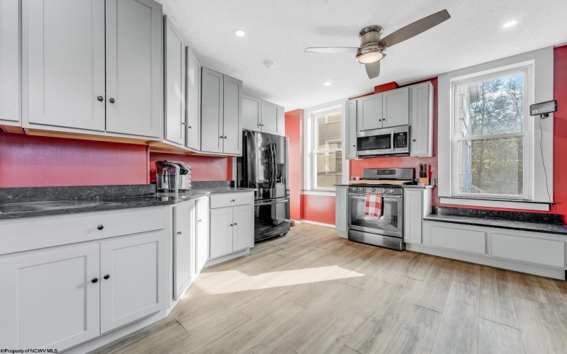 709 Benoni Avenue, Fairmont, West Virginia 26554, 5 Bedrooms Bedrooms, 10 Rooms Rooms,4 BathroomsBathrooms,Single Family Detached,For Sale,Benoni,10164494