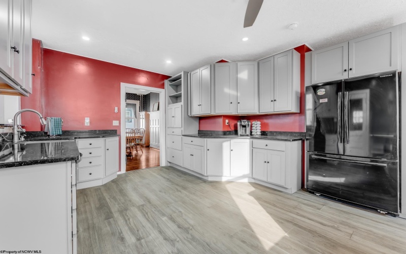 709 Benoni Avenue, Fairmont, West Virginia 26554, 5 Bedrooms Bedrooms, 10 Rooms Rooms,4 BathroomsBathrooms,Single Family Detached,For Sale,Benoni,10164494