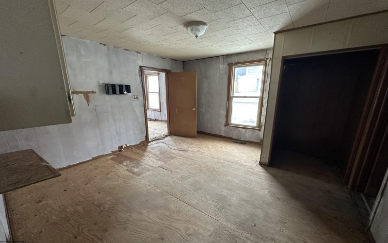 318 Broad Street, Weston, West Virginia 26452, 3 Bedrooms Bedrooms, 6 Rooms Rooms,1 BathroomBathrooms,Single Family Detached,For Sale,Broad,10163075