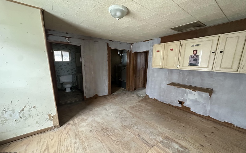 318 Broad Street, Weston, West Virginia 26452, 3 Bedrooms Bedrooms, 6 Rooms Rooms,1 BathroomBathrooms,Single Family Detached,For Sale,Broad,10163075