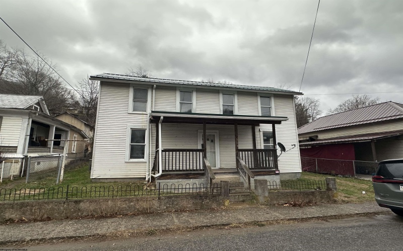 318 Broad Street, Weston, West Virginia 26452, 3 Bedrooms Bedrooms, 6 Rooms Rooms,1 BathroomBathrooms,Single Family Detached,For Sale,Broad,10163075