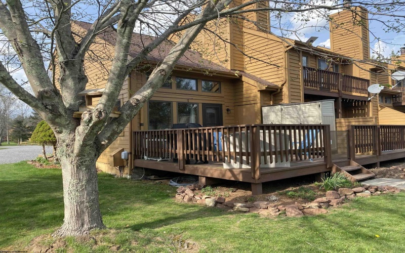 100 Deerfield Village Circle, Davis, West Virginia 26260, 1 Bedroom Bedrooms, 4 Rooms Rooms,1 BathroomBathrooms,Single Family Attached,For Sale,Deerfield Village,10164528