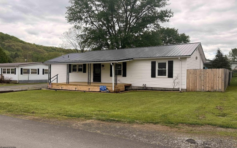 125 Catherine Street, Weston, West Virginia 26452, 2 Bedrooms Bedrooms, 7 Rooms Rooms,2 BathroomsBathrooms,Single Family Detached,For Sale,Catherine,10164539