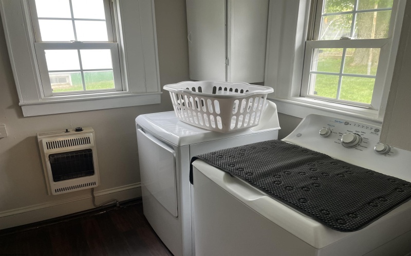 62 Oak Street, Weston, West Virginia 26452, 3 Bedrooms Bedrooms, 8 Rooms Rooms,1 BathroomBathrooms,Single Family Detached,For Sale,Oak,10164538